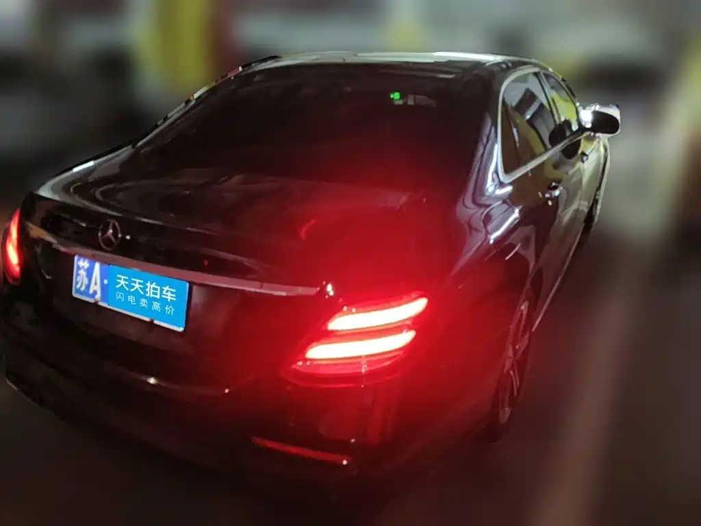Фото 2 - Mercedes-Benz E-Class