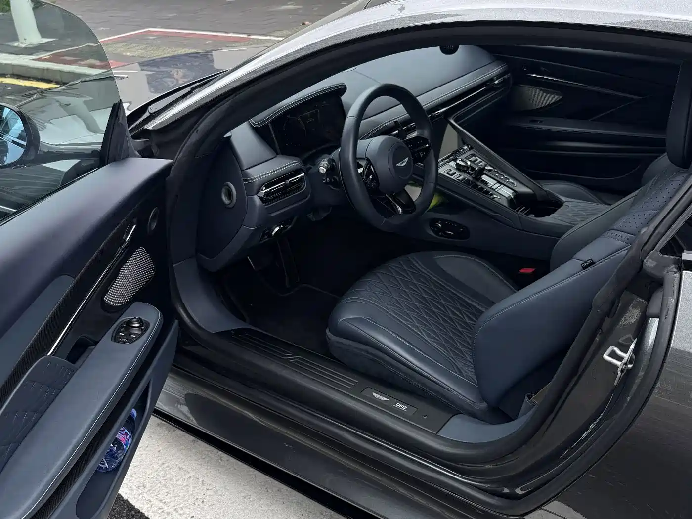 Aston Martin DB12 2024 2025 4.0T V8 Coupe