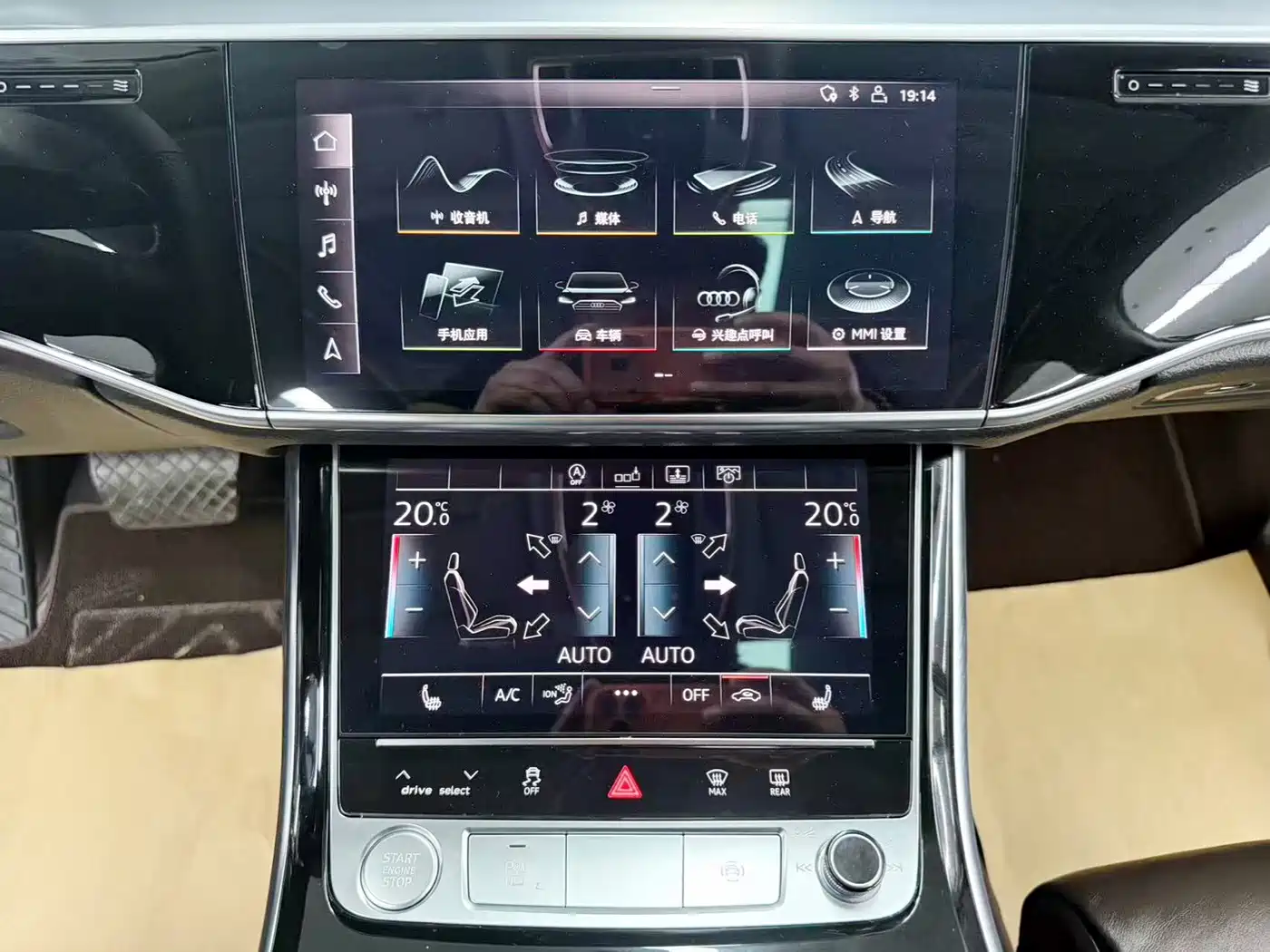 Photo 18 - Audi A8