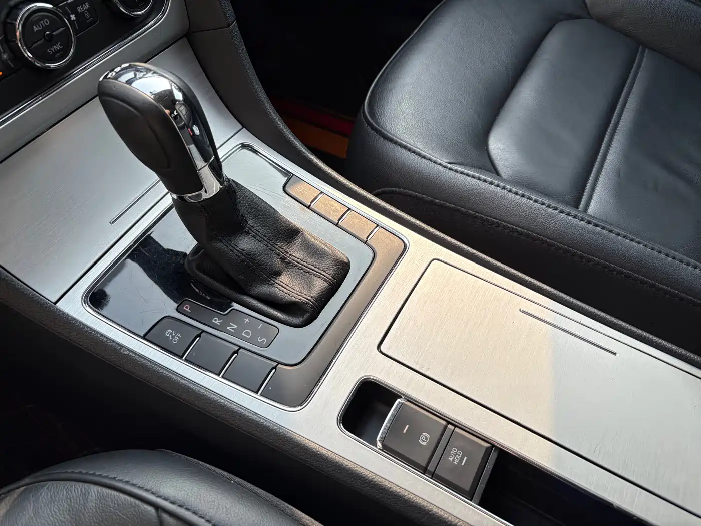 Volkswagen Passat 2014 1.8TSI DSG Luxury Edition фото 12