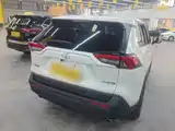 Photo 7 - Toyota RAV4