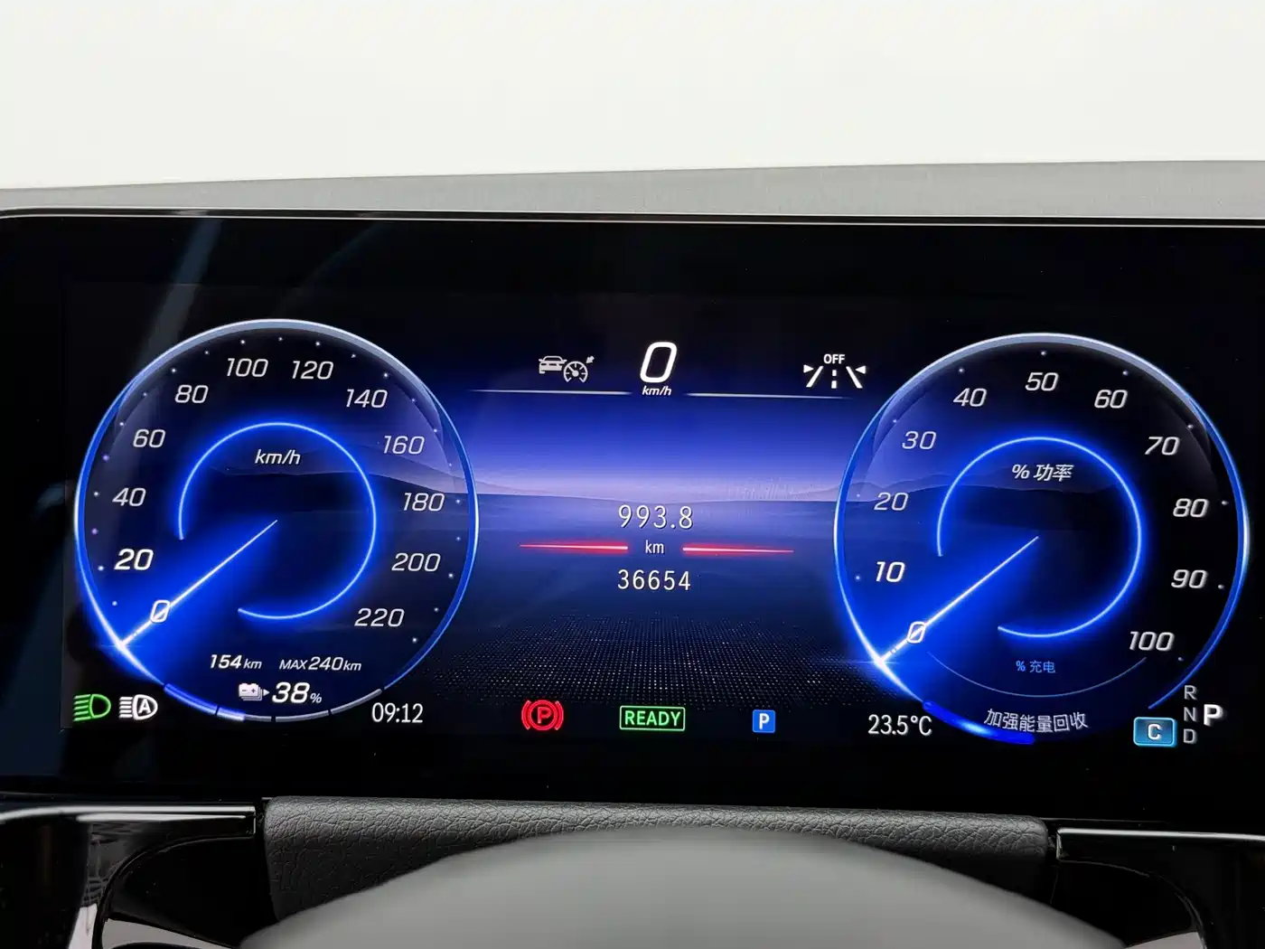 Photo 8 - Mercedes-Benz EQA