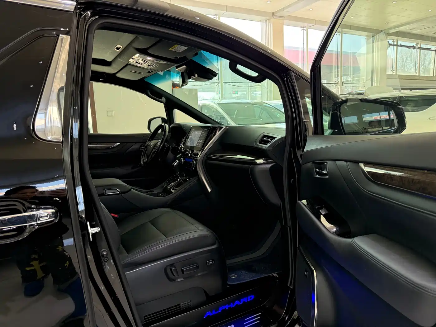 Toyota Alphard 2021 Hybrid 2.5L Premium фото 10