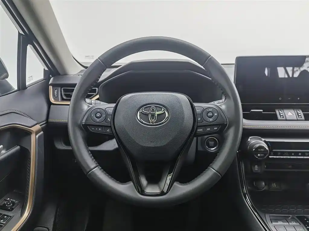 Toyota Wildlander 2024 2.0L CVT 2WD Luxury PLUS Edition фото 11