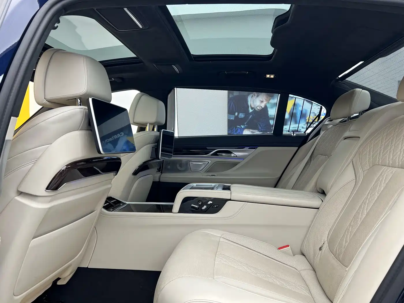 BMW 7 Series 2016 740Li Premium фото 11