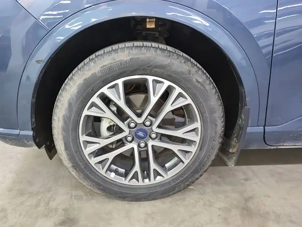 Photo 23 - Ford Escape