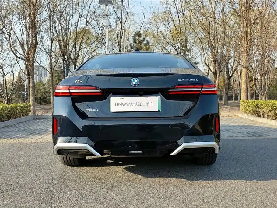 BMW I5