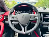 Photo 9 - Maserati Levante