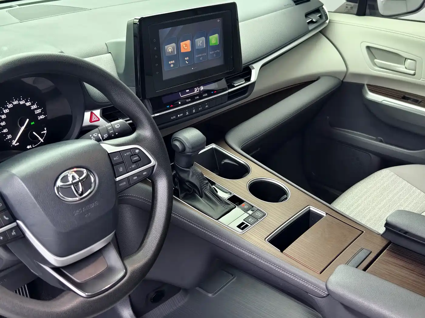 Toyota Sienna 2023 2.5L Hybrid Comfort Edition фото 10