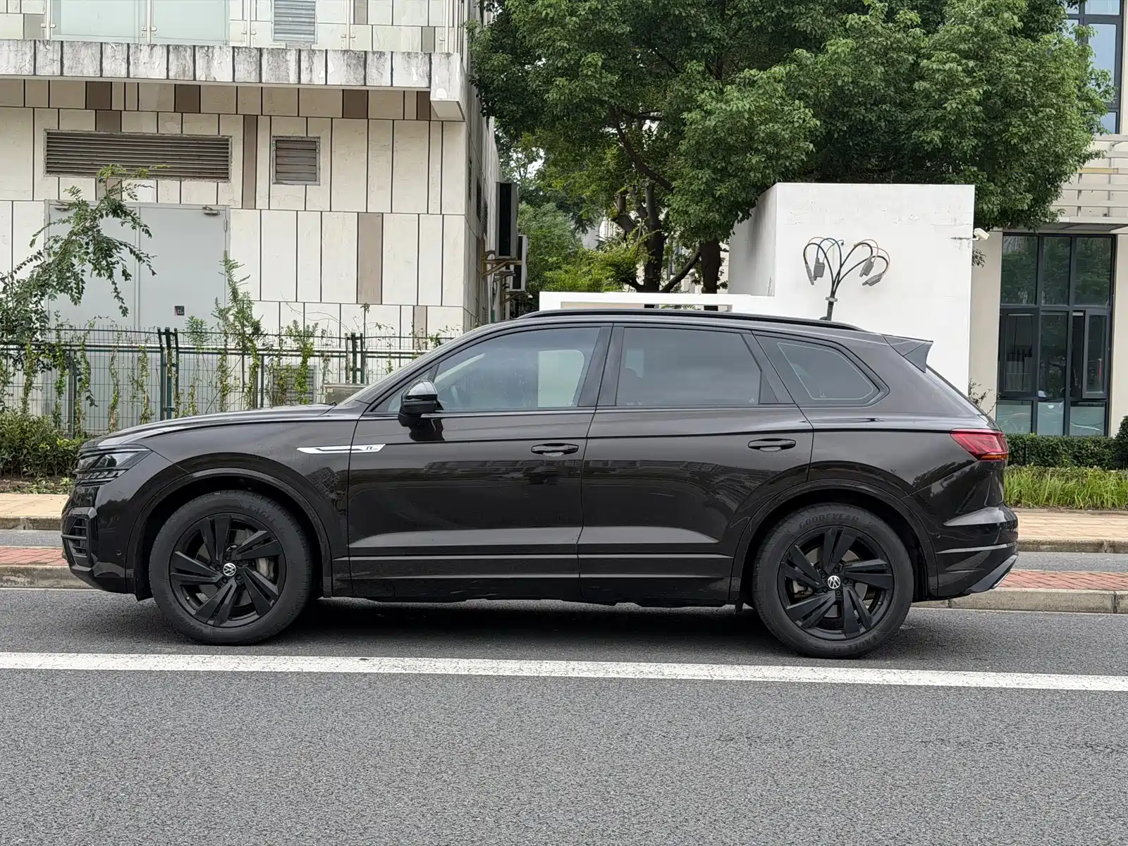Фото 2 - Volkswagen Touareg