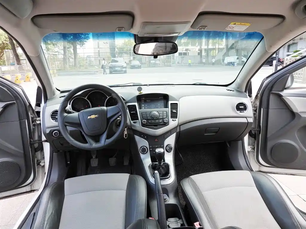 Chevrolet Cruze 2013 1.6L SL MT фото 7