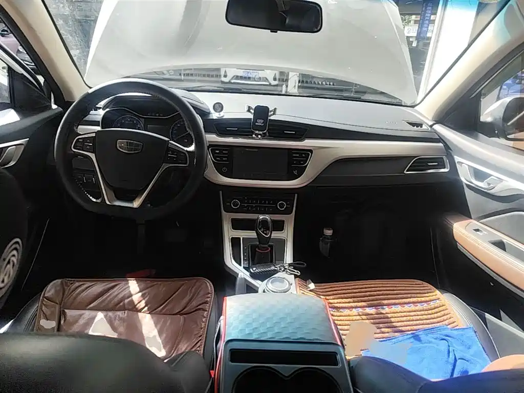 Фото 10 - Geely Vision