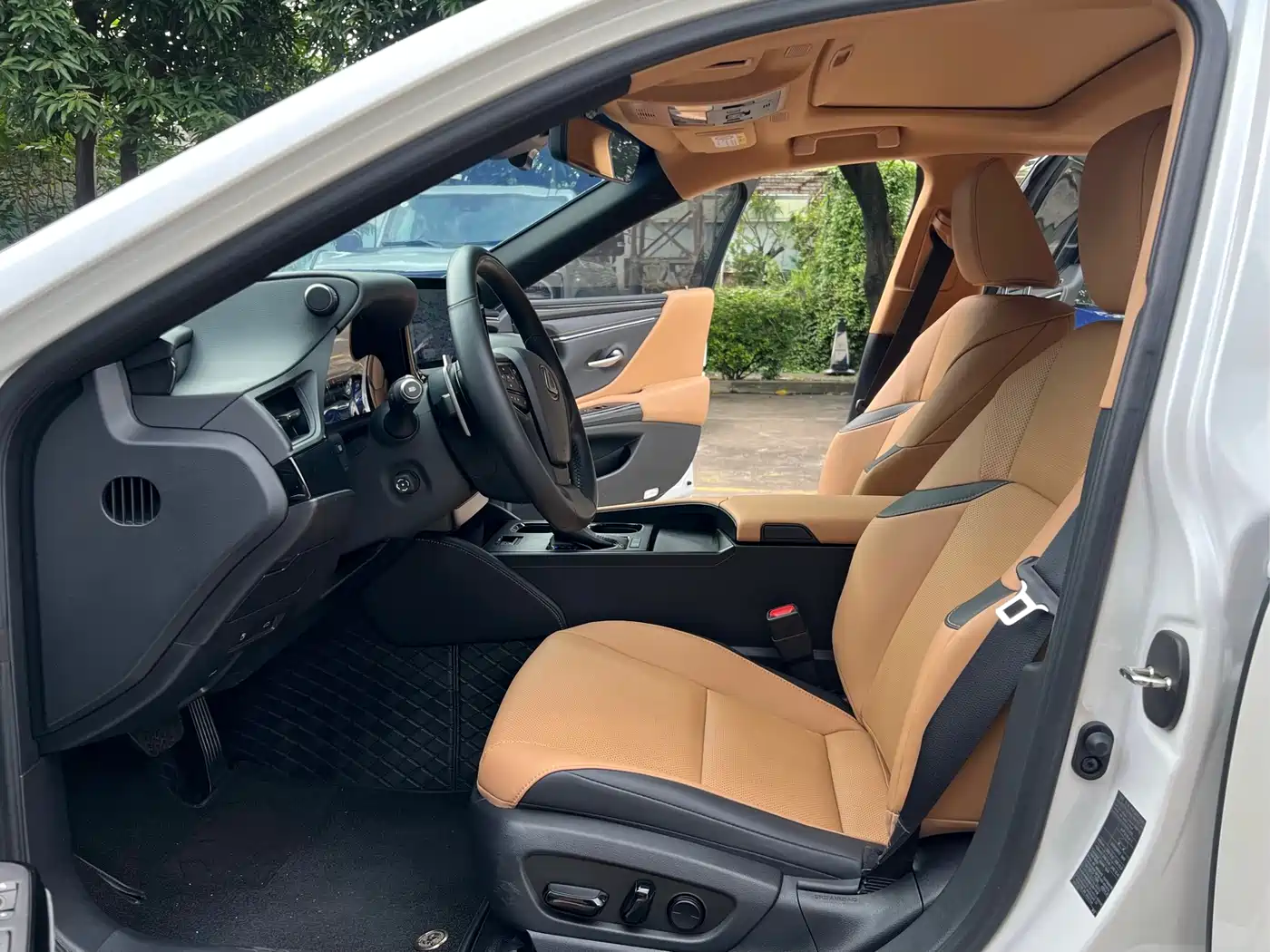 Lexus ES 2023 200 Excellence Edition фото 4