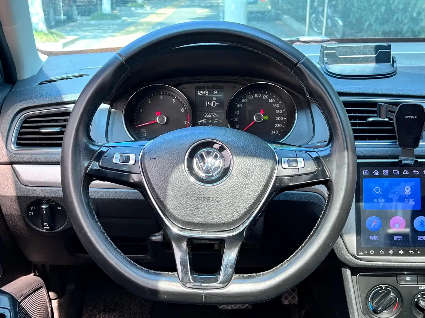 Volkswagen Lavida 2017 1.6L Automatic Comfort Edition фото 10