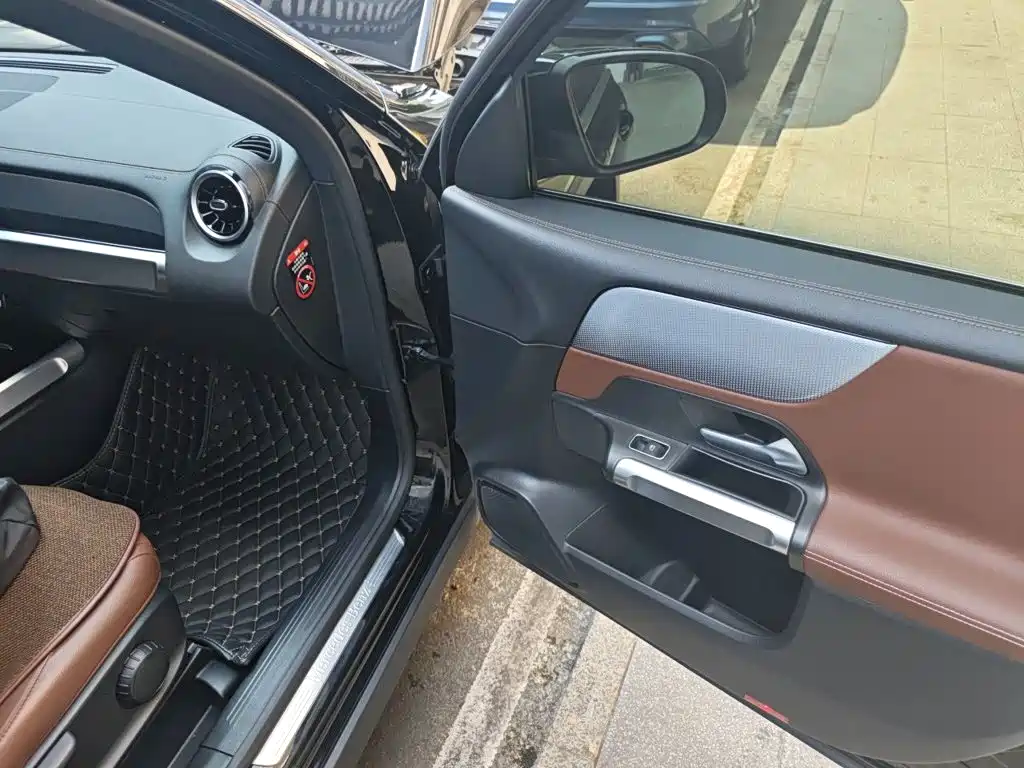 Photo 19 - Mercedes-Benz GLB
