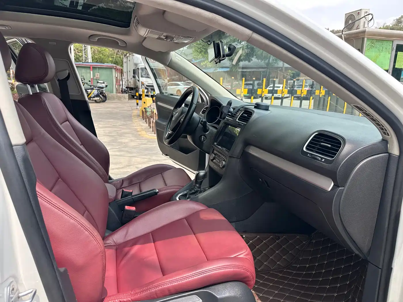 Volkswagen Golf (Import) 2011 Model 1.4TSI Luxury Touring фото 13