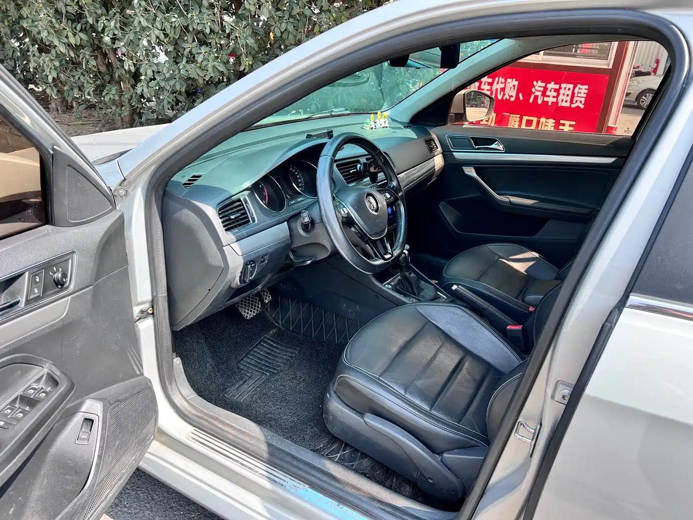Volkswagen Lavida 2017 1.6L Automatic Comfort Edition фото 8