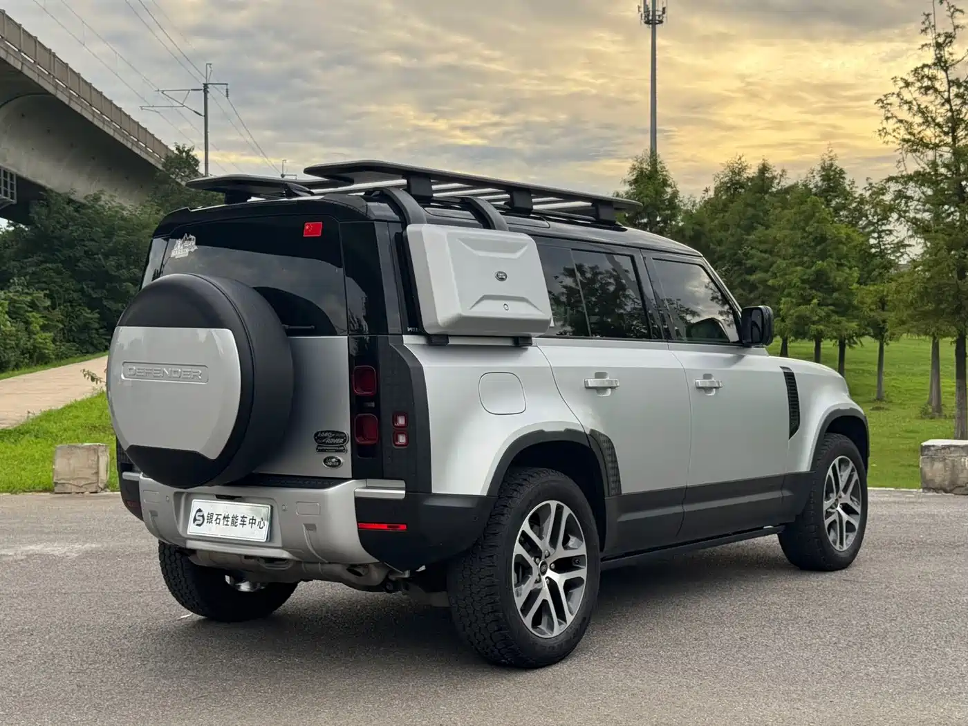 Land Rover Defender 2020 2020 110 P400 Launch Matte Silver Special Package Edition