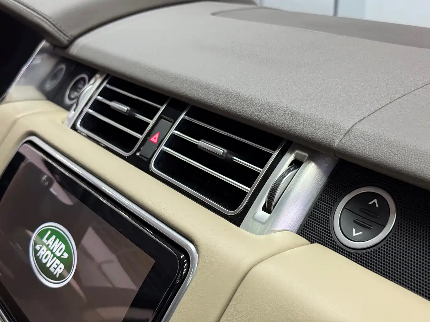 Land Rover Range Rover 2022 3.0 L6 360PS Heritage Edition фото 36