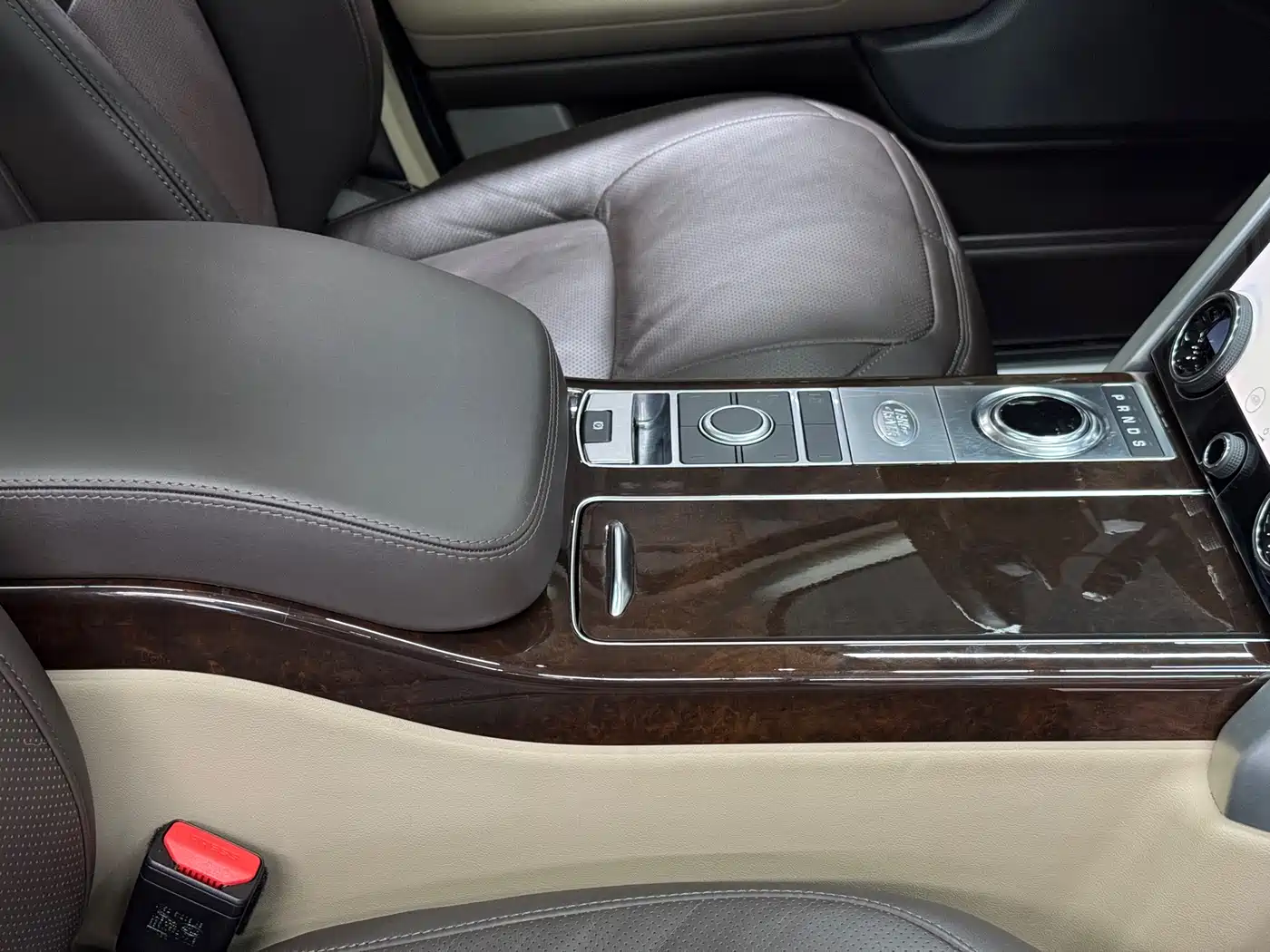 Land Rover Range Rover 2022 3.0 L6 360PS Heritage Edition фото 37