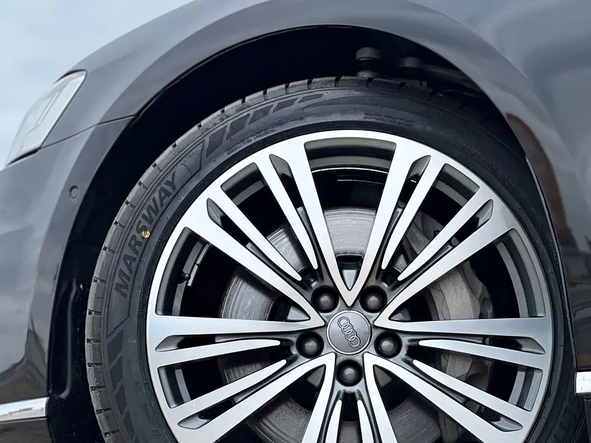 Audi A8 2019 A8L 55 TFSI quattro Premium фото 16