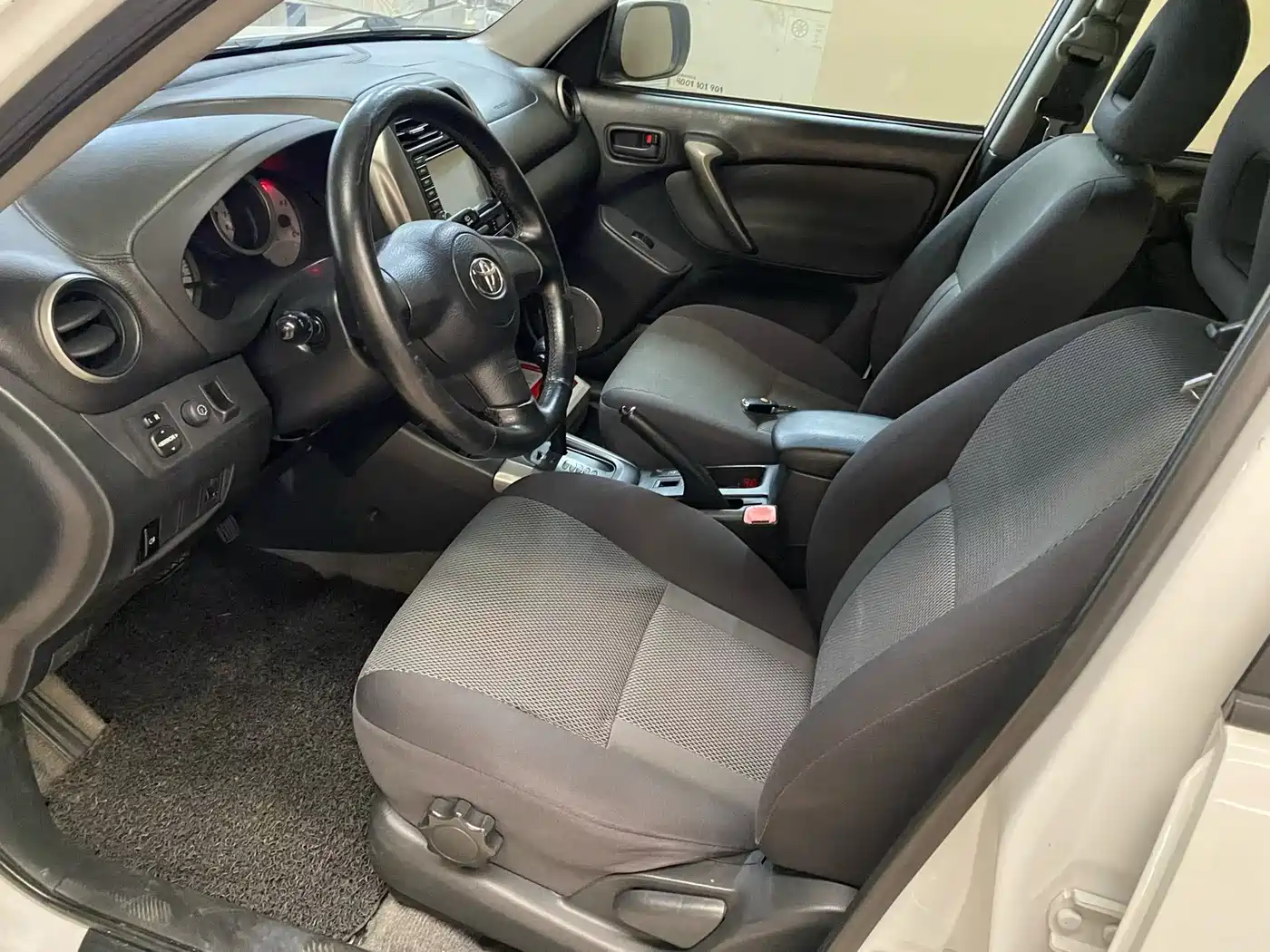 Toyota RAV4 (Import) 2004 2004 Model 2.0 5-Door
