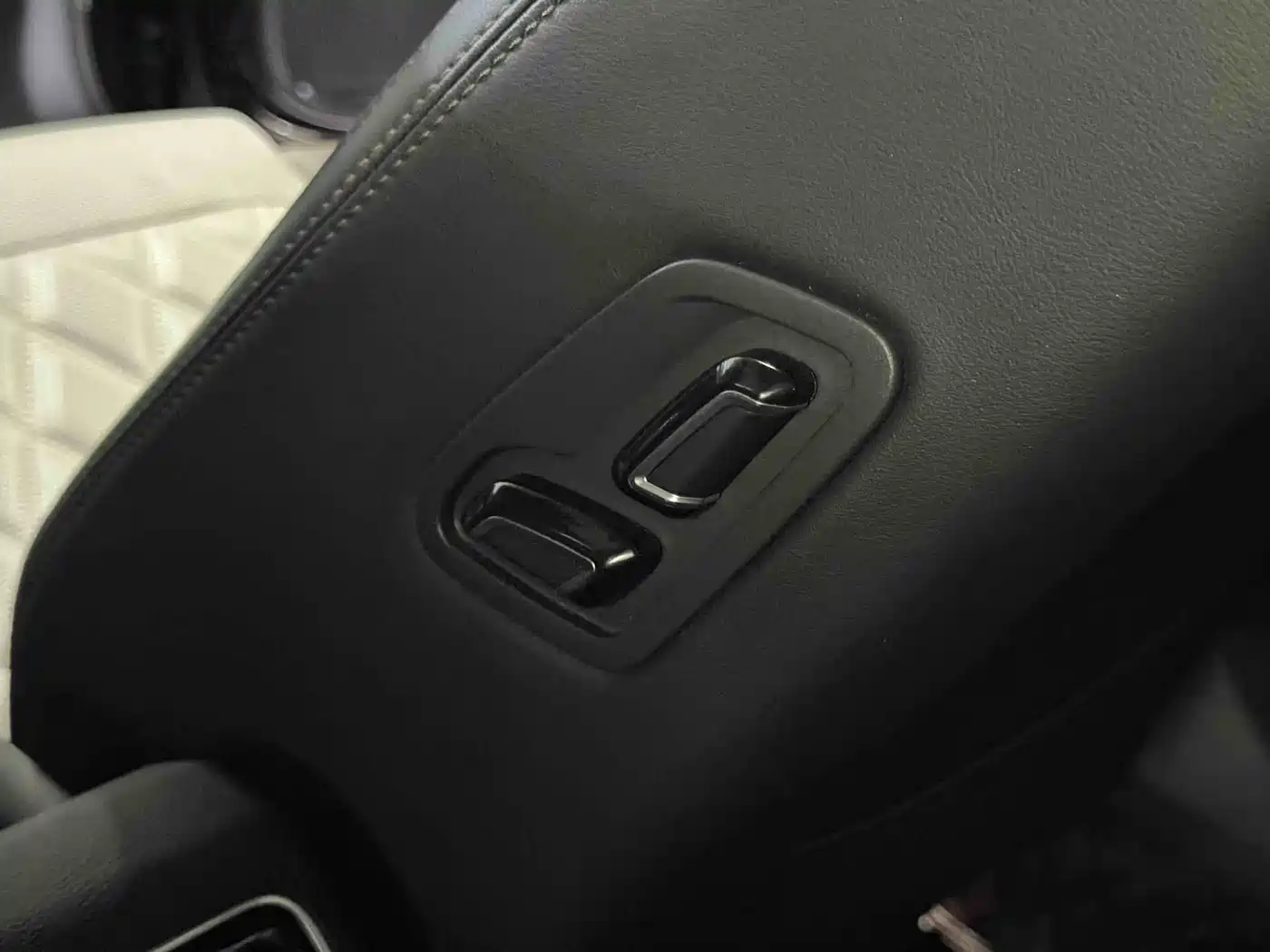 Volkswagen Magotan 2023 Model 2 Million Commemorative Edition 330TSI DSG Luxury фото 7