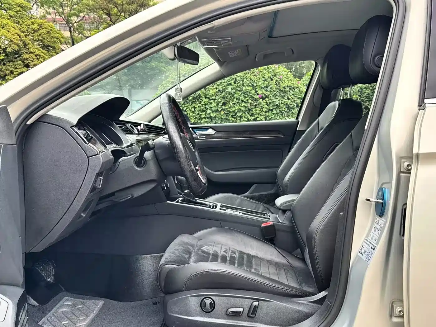 Volkswagen Magotan 2018 330TSI DSG Luxury фото 4