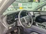 Фото 13 - Lexus RX