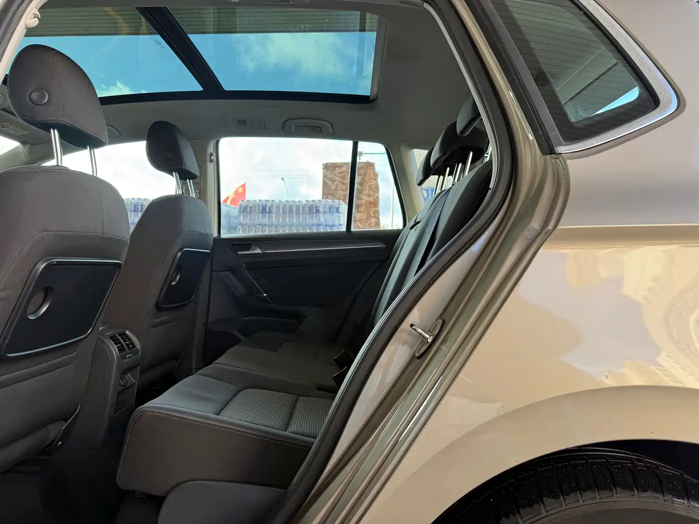 Volkswagen Golf Sportsvan 2016 230TSI Automatic Progressive фото 13