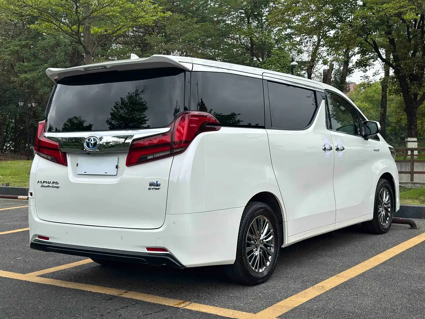 Toyota Alphard 2020 Hybrid 2.5L Premium Edition фото 6