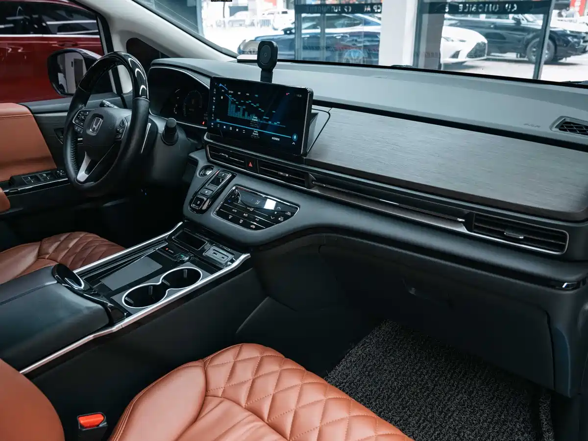 Honda Odyssey 2022 2.0L e:HEV Sharp·Enjoyment Edition фото 18