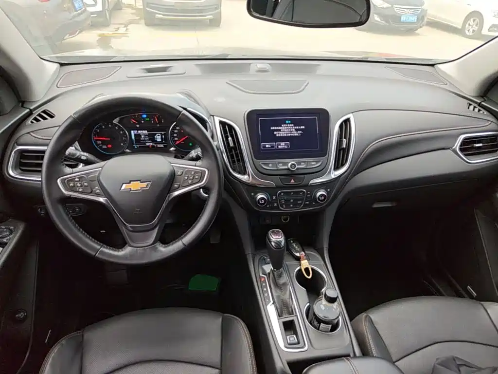 Фото 10 - Chevrolet Equinox