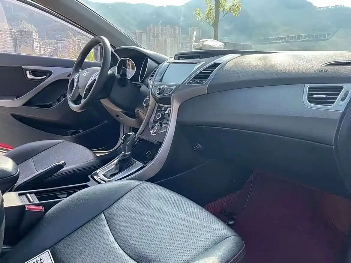 Hyundai Langdong 2016 1.6L Automatic Smart Edition фото 5