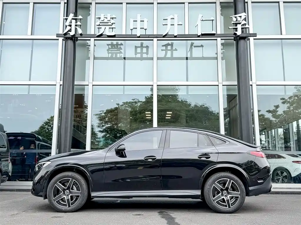 Mercedes-Benz GLC Coupe 2024 GLC 260 4MATIC Coupe SUV фото 2