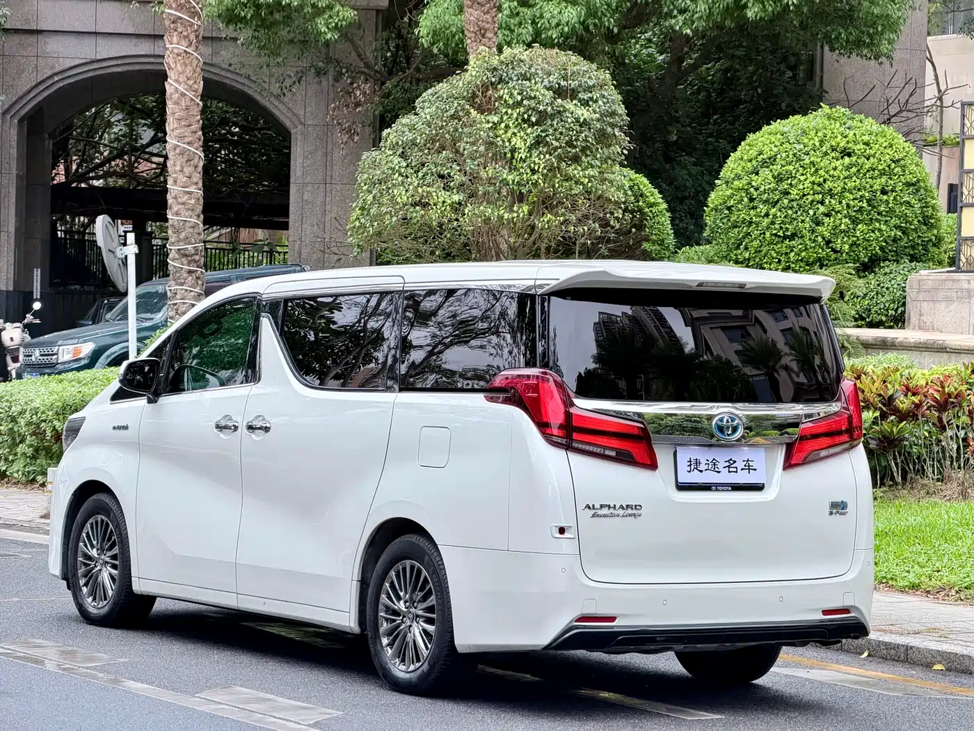 Toyota Alphard 2019 Hybrid 2.5L Premium Edition фото 5