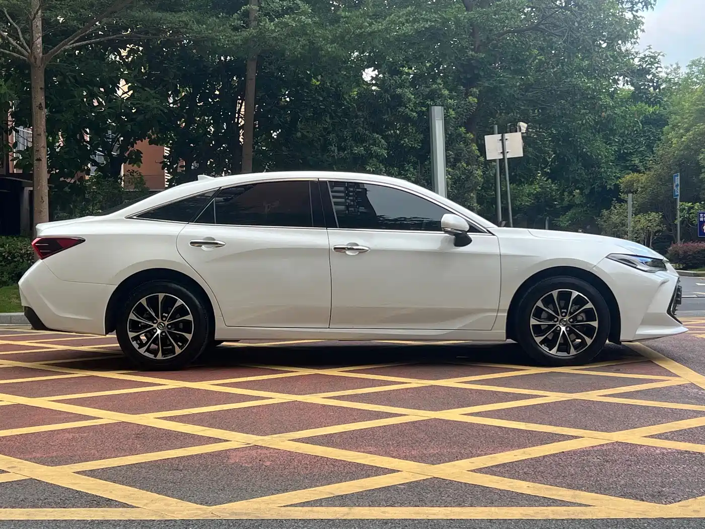 Toyota Avalon 2022 2.0L Luxury Edition фото 4