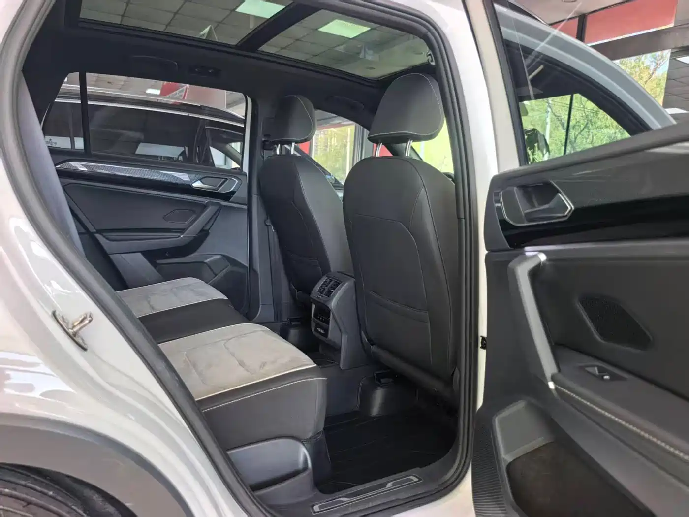 Volkswagen Tayron 2022 380TSI 4WD R-Line Smart Connect Edition фото 9