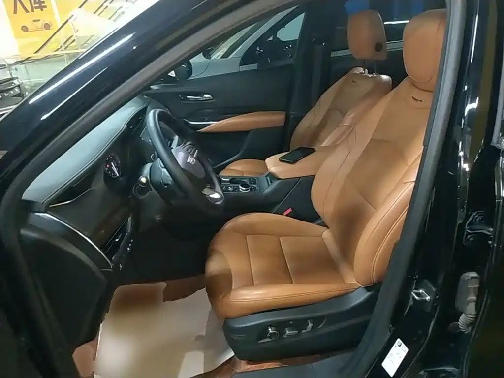 Фото 15 - Cadillac XT4
