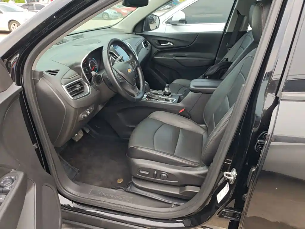 Фото 15 - Chevrolet Equinox