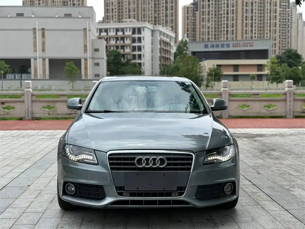 Audi A4L 2011 2.0 TFSI Luxury фото 2