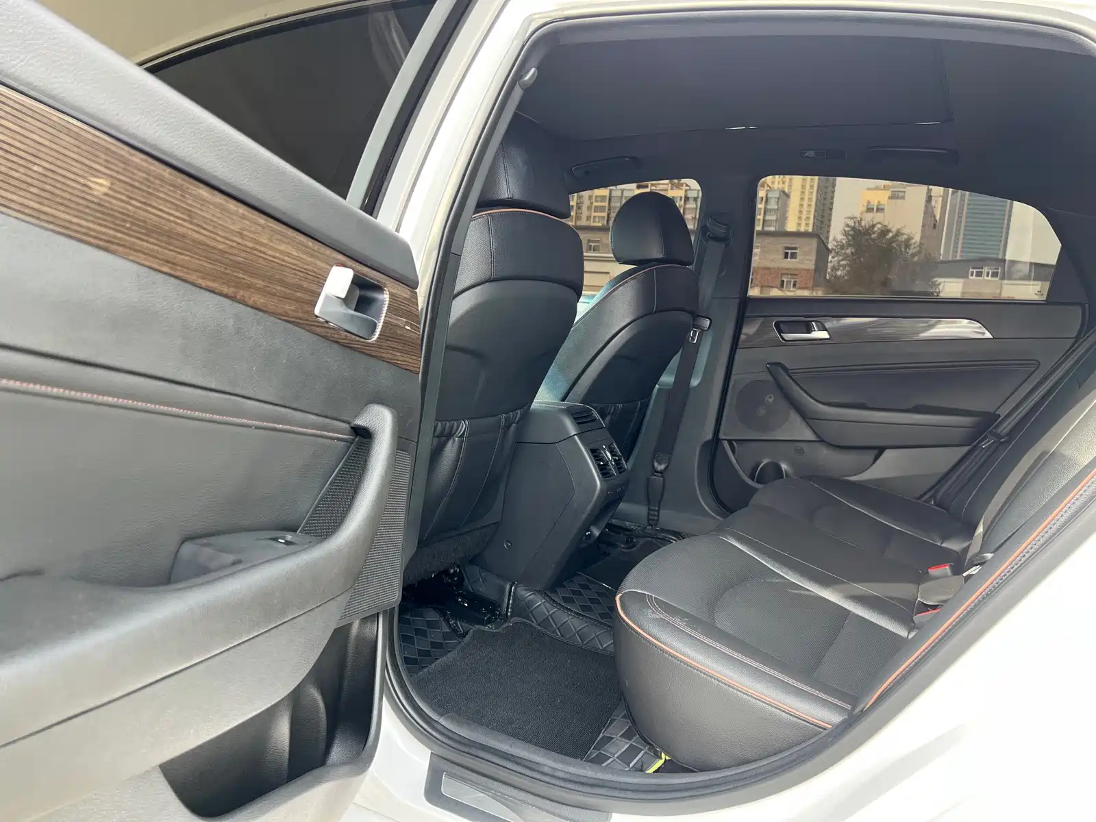 صورة 5 - Hyundai Sonata