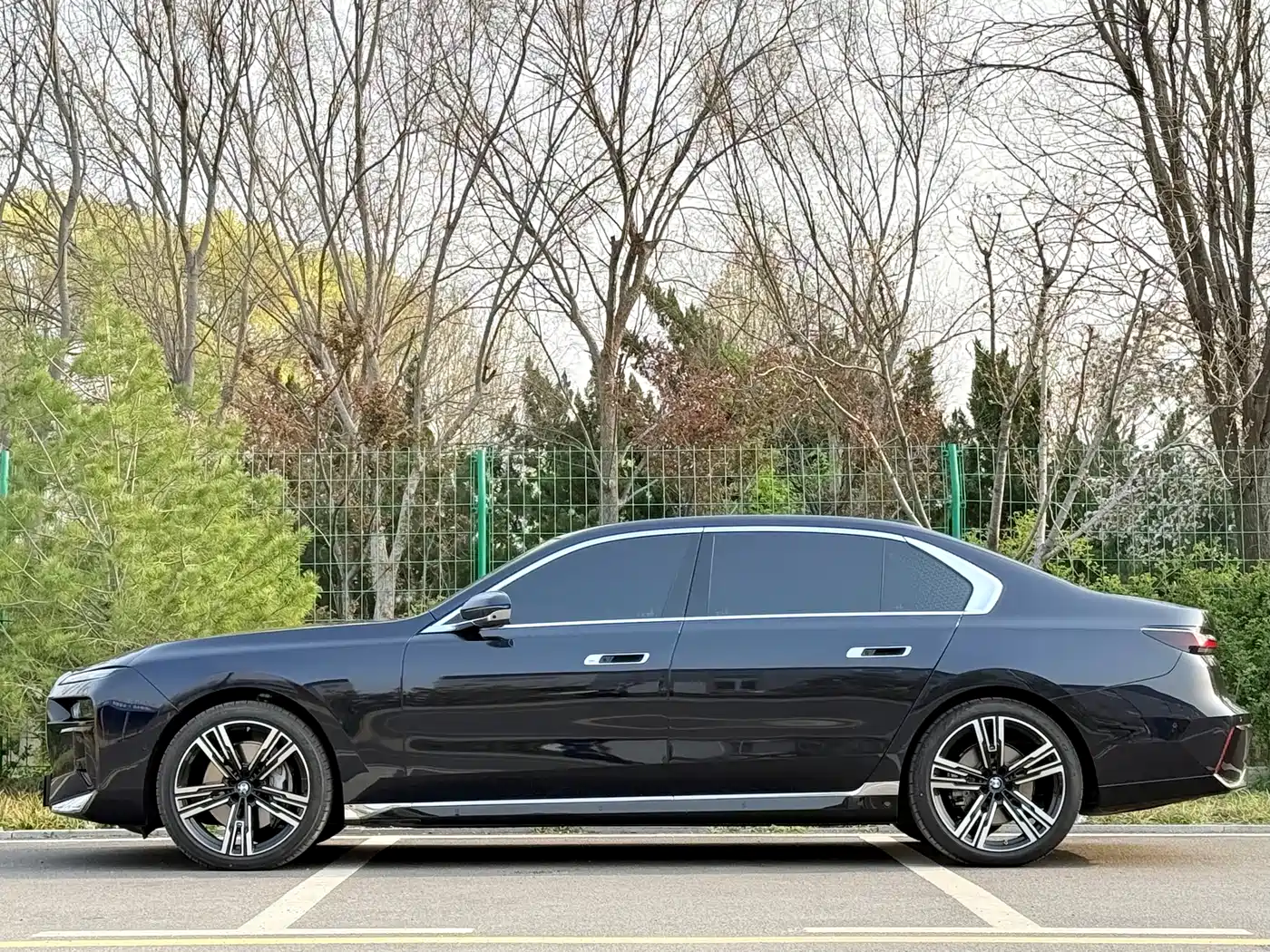 BMW 7 Series 2023 740Li Exclusive M Sport Package фото 4