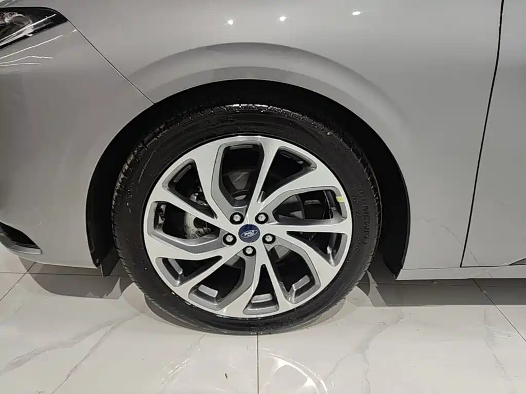 Фото 23 - Ford Mondeo
