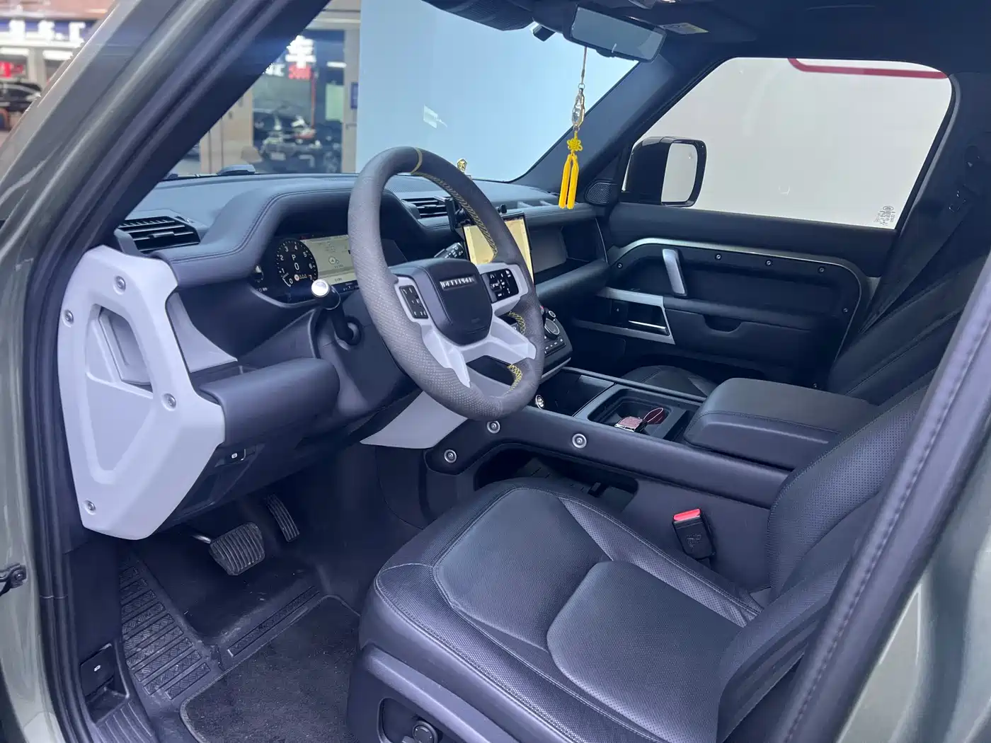 Land Rover Defender 2022 110 P400 X-DYNAMIC HSE фото 8