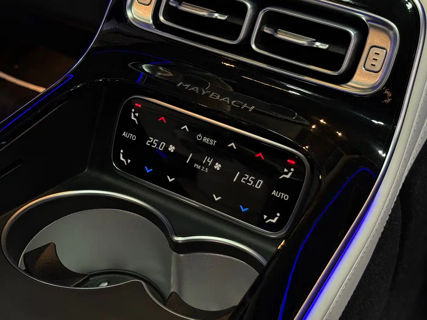 Mercedes-Benz Maybach S-Class 2022 S 680 4MATIC Craftsmanship Limited Launch Edition фото 16