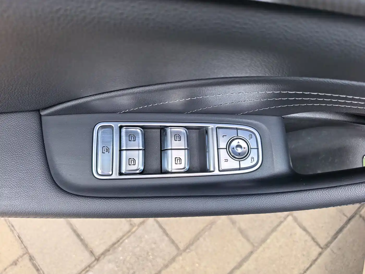 Hongqi H5 2023 2.0T Auto Smart Connect Flag Comfort фото 12