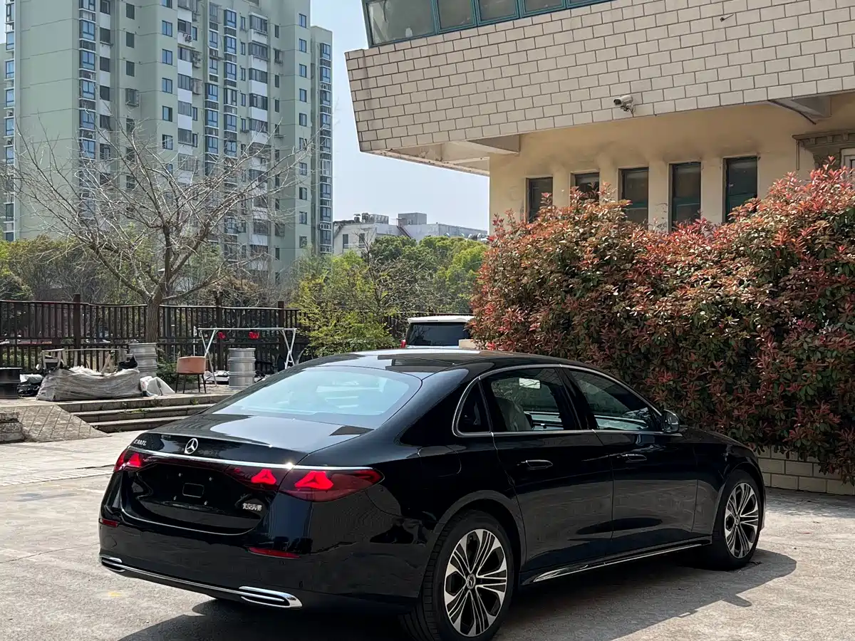 MERCEDES-BENZ E-CLASS