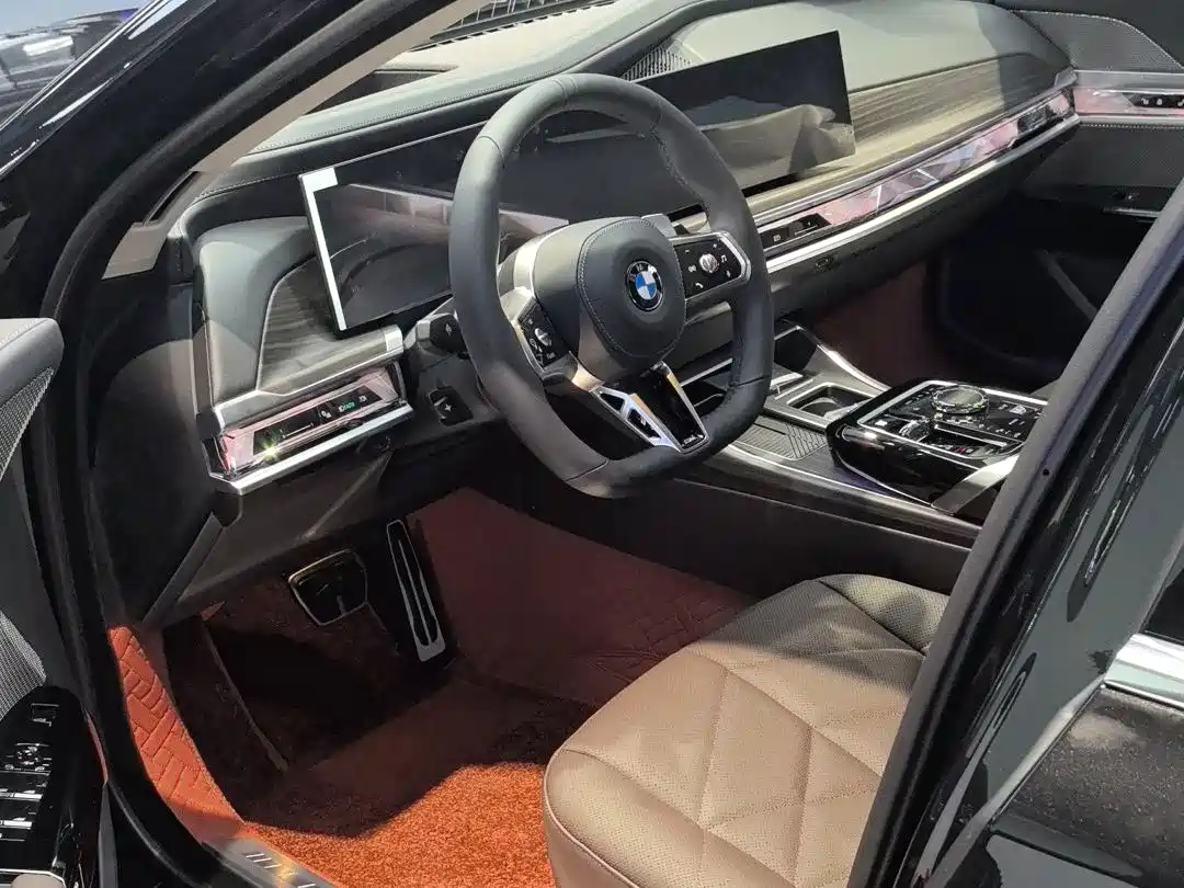 BMW 7 Series 2026 735Li M Sport Package фото 7