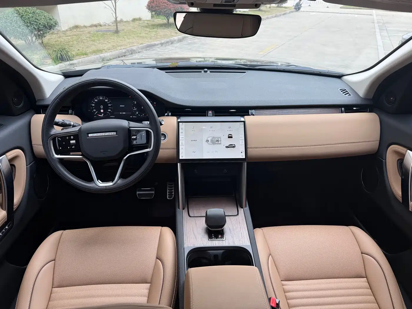 Land Rover Discovery Sport 2024 Luxury Custom Edition фото 8